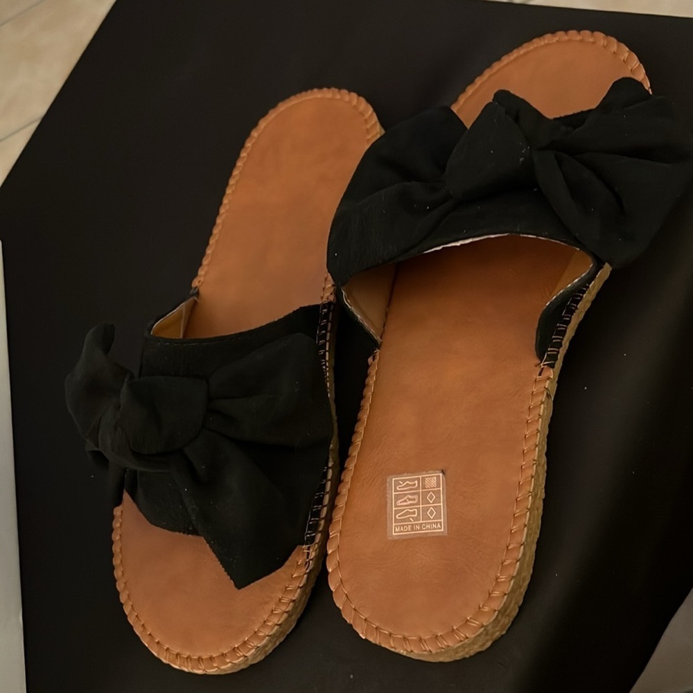 New Women's Black Bow Sandals - Picture 2 of 7